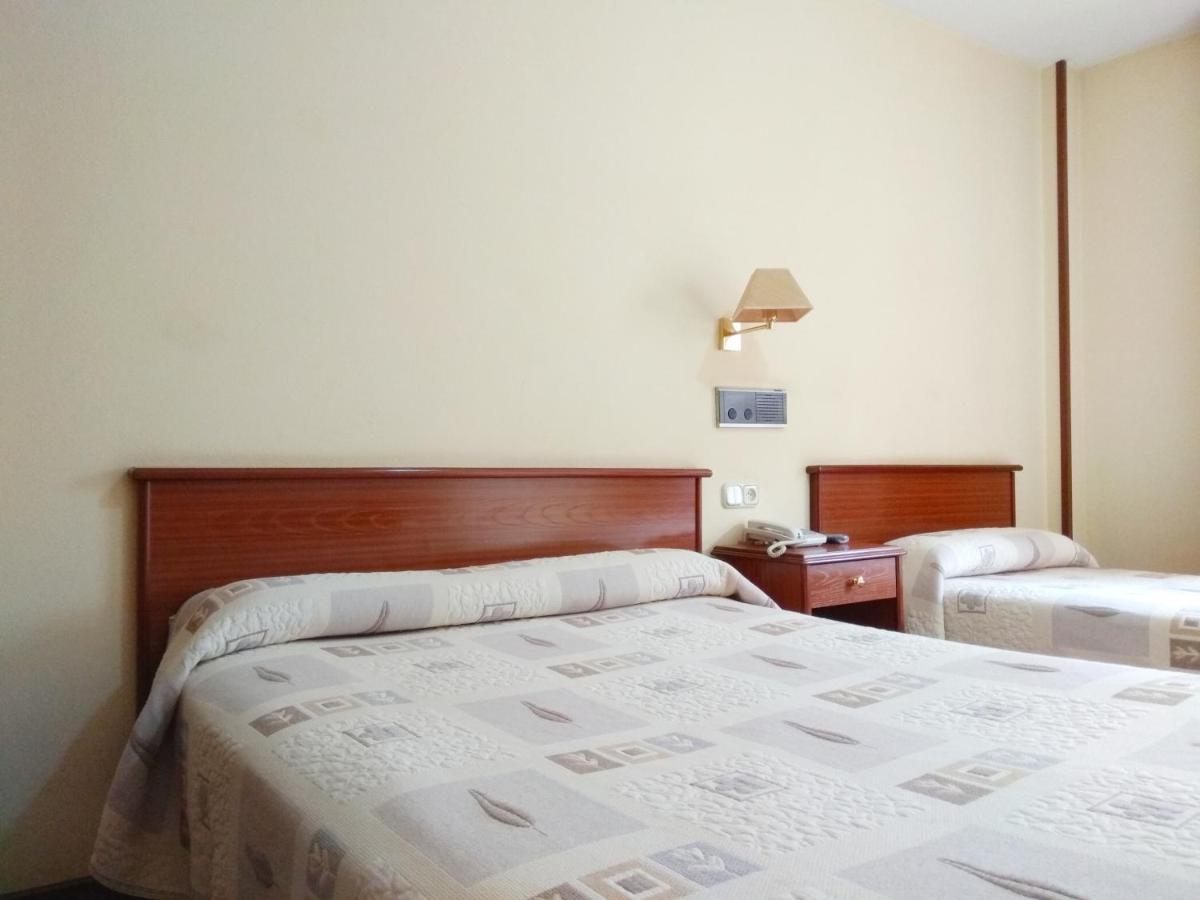 Hotel Capital De Galicia ซานติอาโก เด กอมโปสเตลา ภายนอก รูปภาพ
