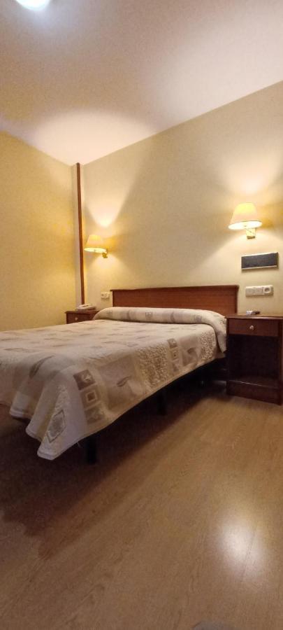 Hotel Capital De Galicia ซานติอาโก เด กอมโปสเตลา ภายนอก รูปภาพ