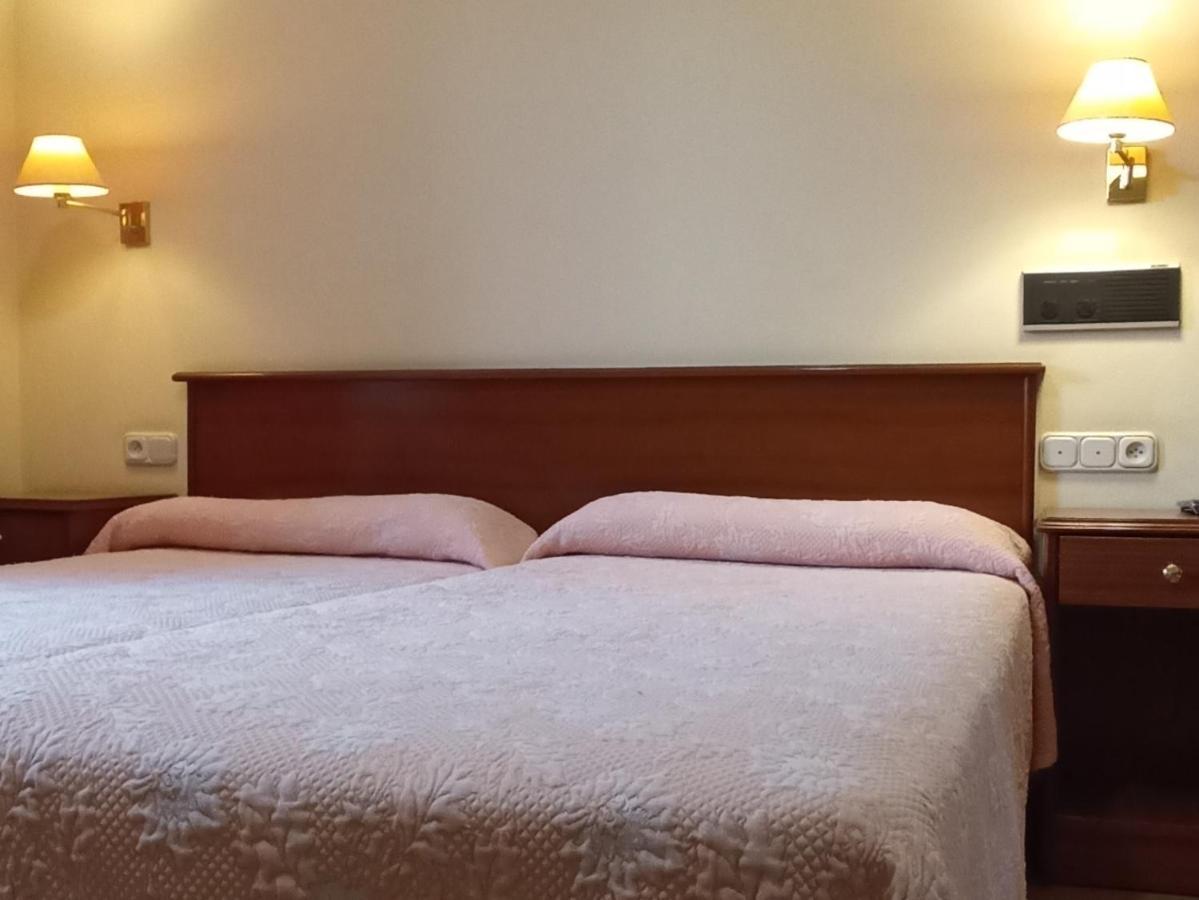 Hotel Capital De Galicia ซานติอาโก เด กอมโปสเตลา ภายนอก รูปภาพ