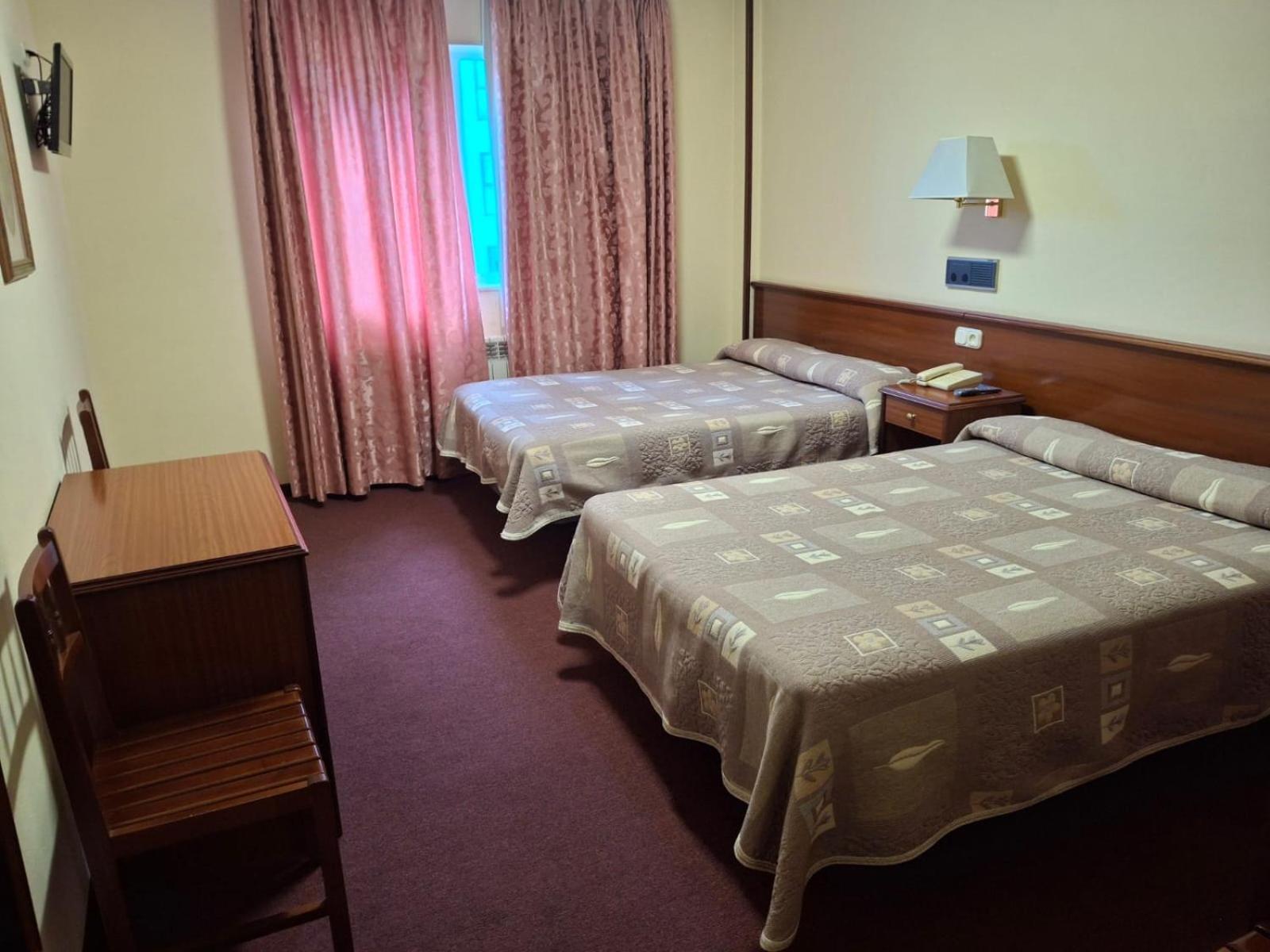 Hotel Capital De Galicia ซานติอาโก เด กอมโปสเตลา ภายนอก รูปภาพ