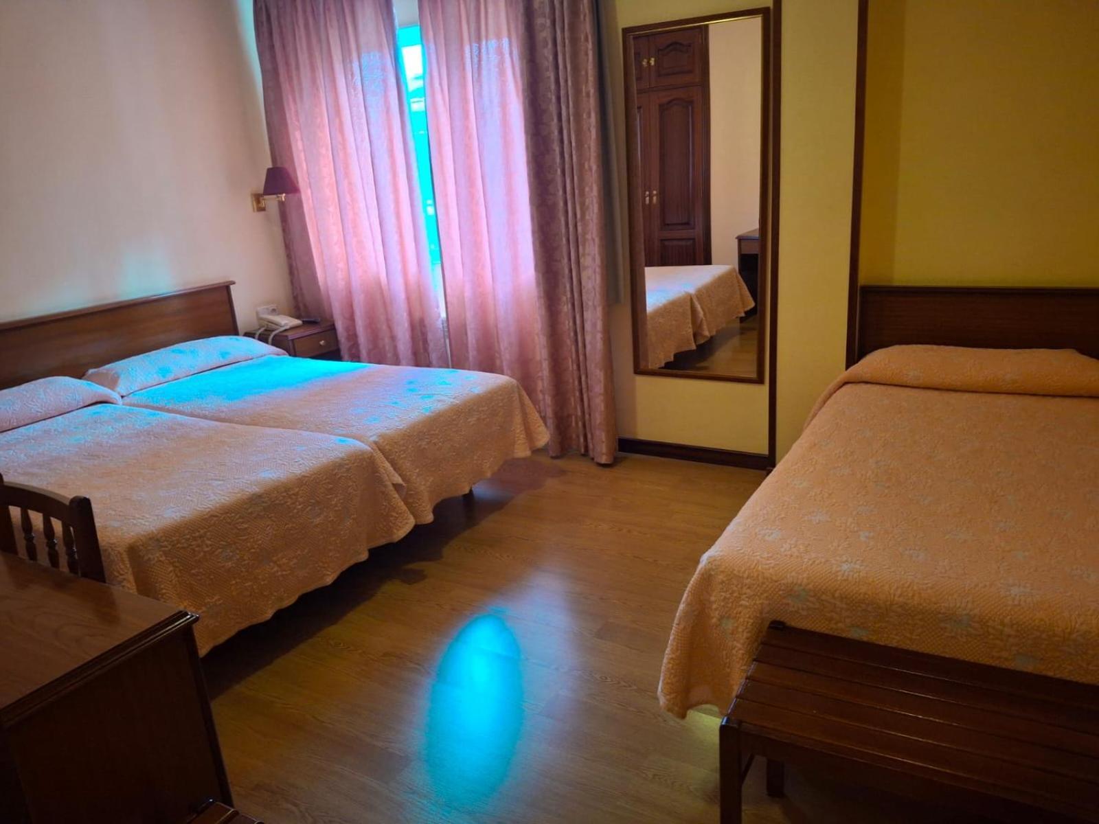Hotel Capital De Galicia ซานติอาโก เด กอมโปสเตลา ภายนอก รูปภาพ