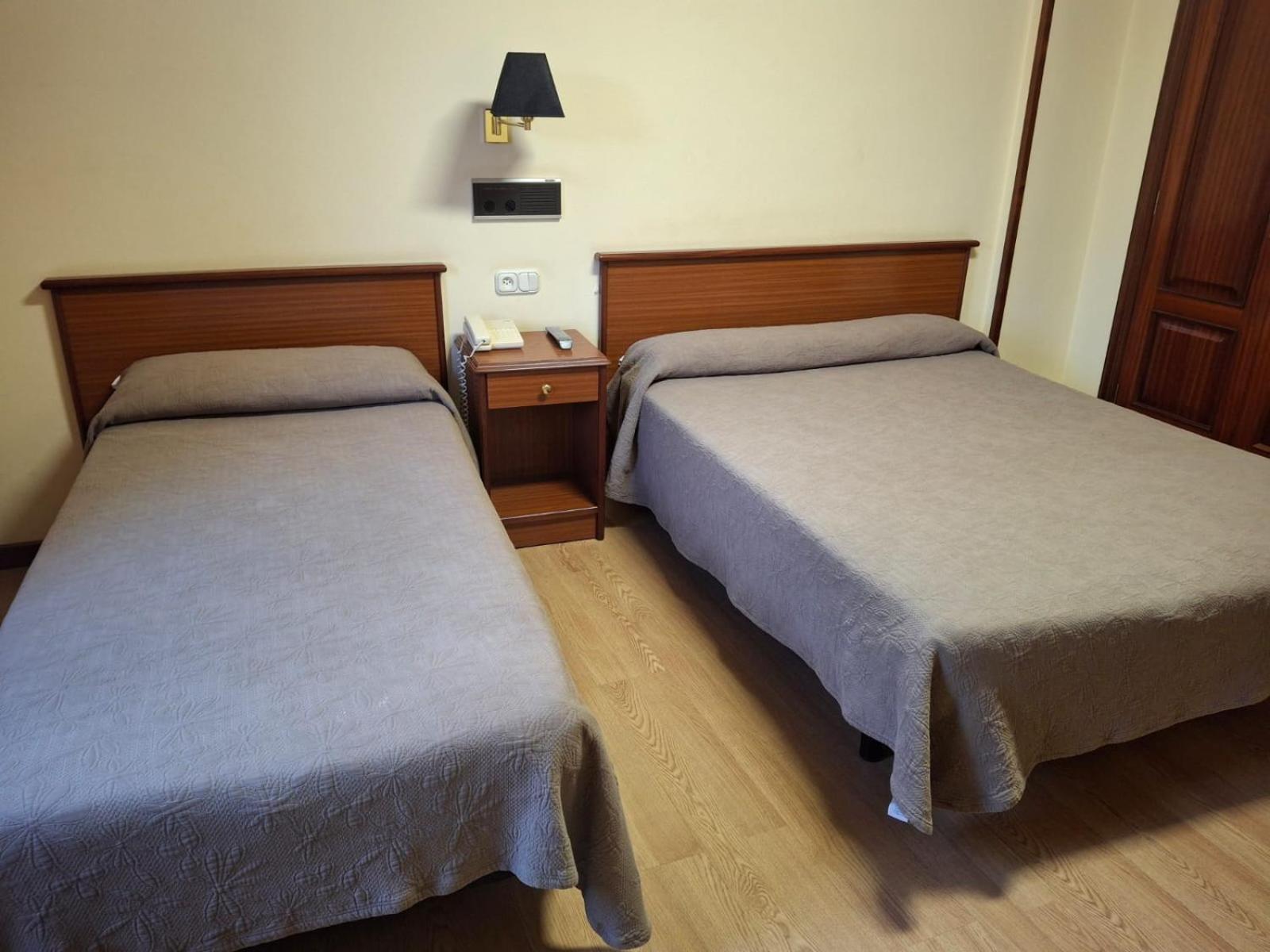Hotel Capital De Galicia ซานติอาโก เด กอมโปสเตลา ภายนอก รูปภาพ