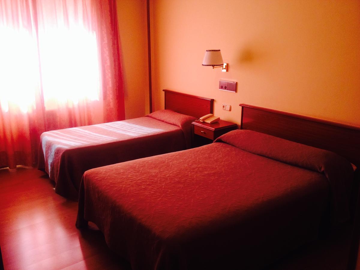 Hotel Capital De Galicia ซานติอาโก เด กอมโปสเตลา ภายนอก รูปภาพ