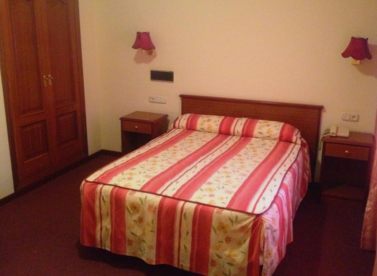 Hotel Capital De Galicia ซานติอาโก เด กอมโปสเตลา ภายนอก รูปภาพ
