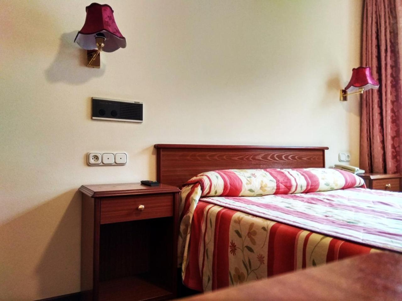 Hotel Capital De Galicia ซานติอาโก เด กอมโปสเตลา ภายนอก รูปภาพ