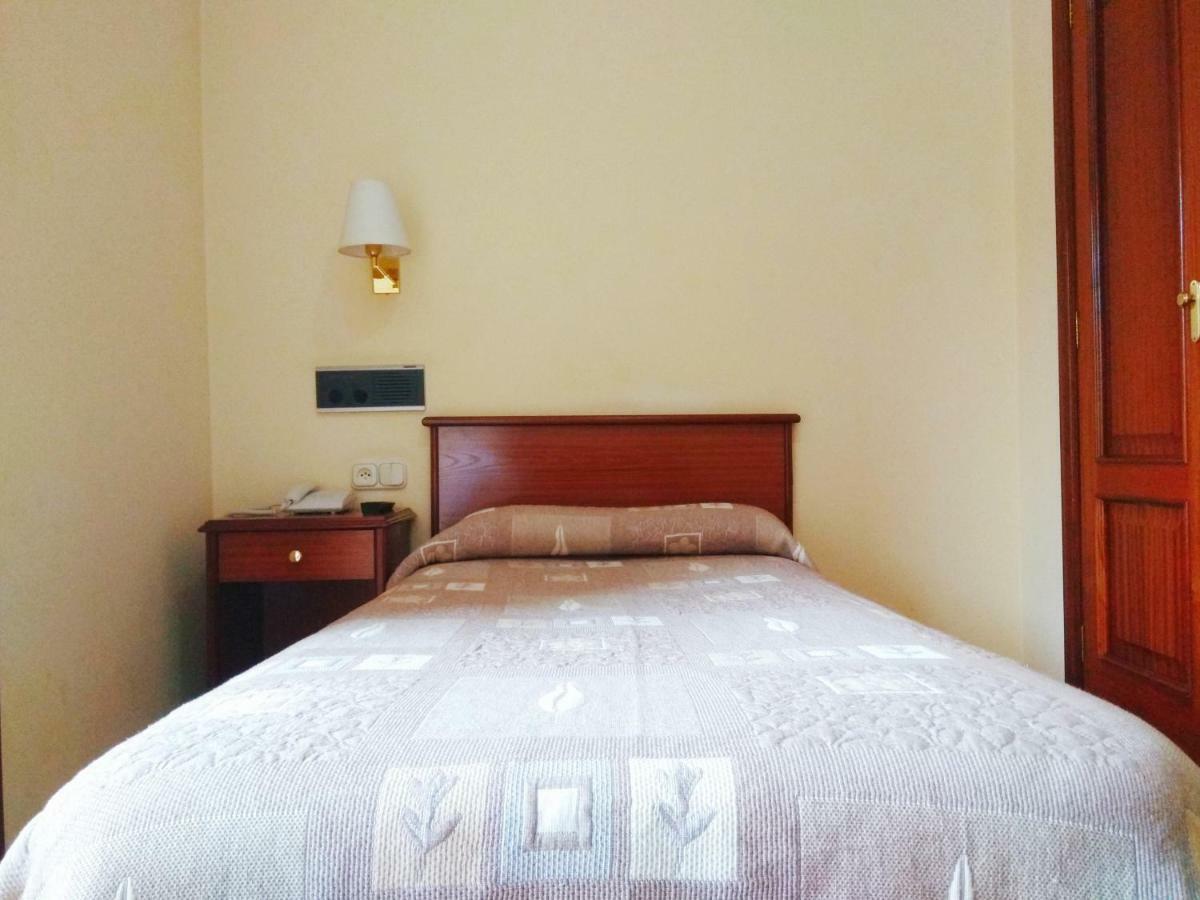 Hotel Capital De Galicia ซานติอาโก เด กอมโปสเตลา ภายนอก รูปภาพ